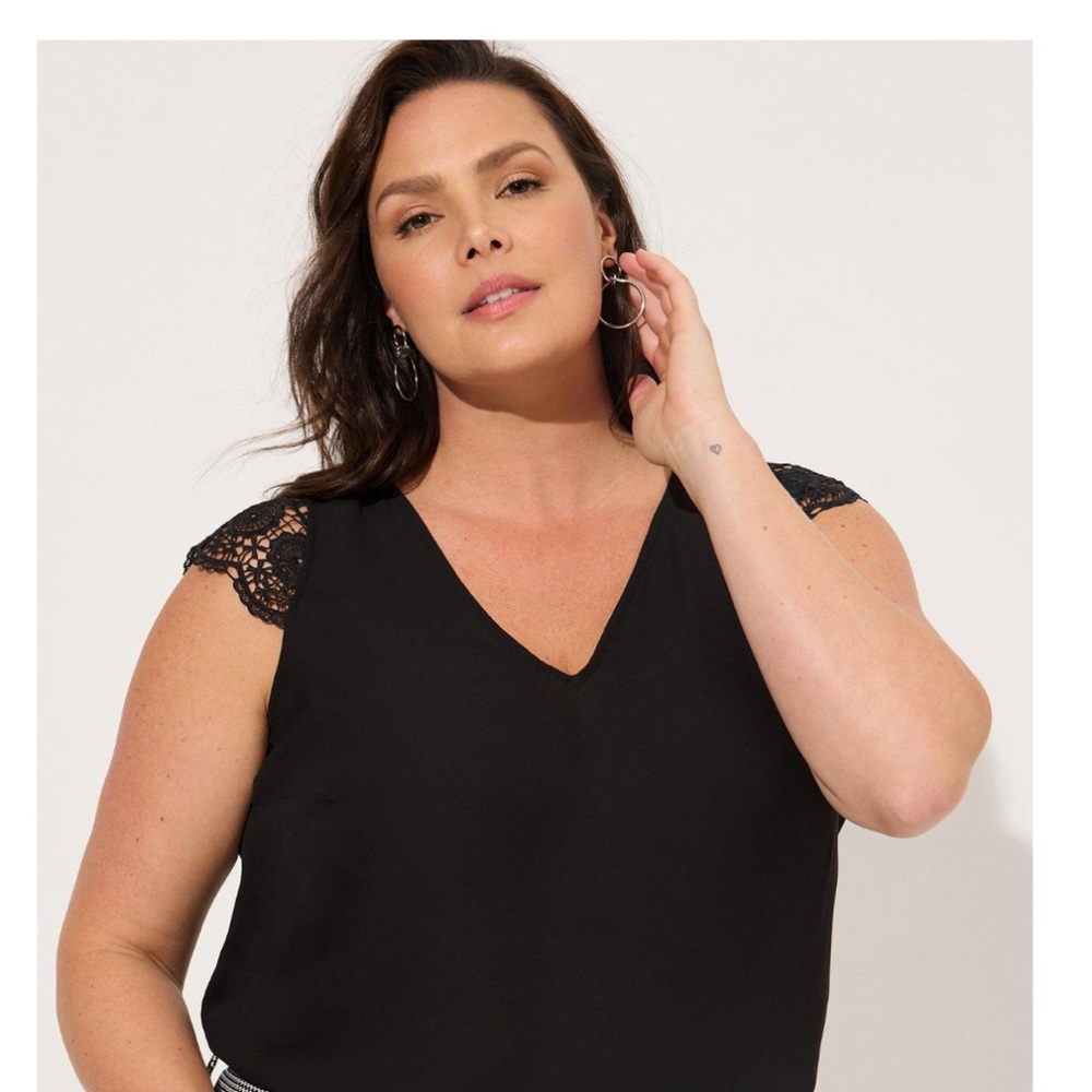 Torrid size 6 blouse